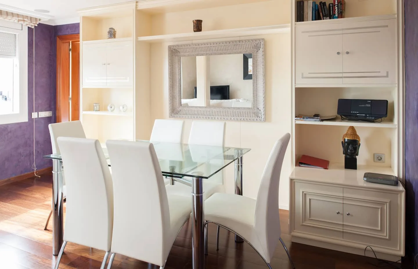 Comedor junto al balcón